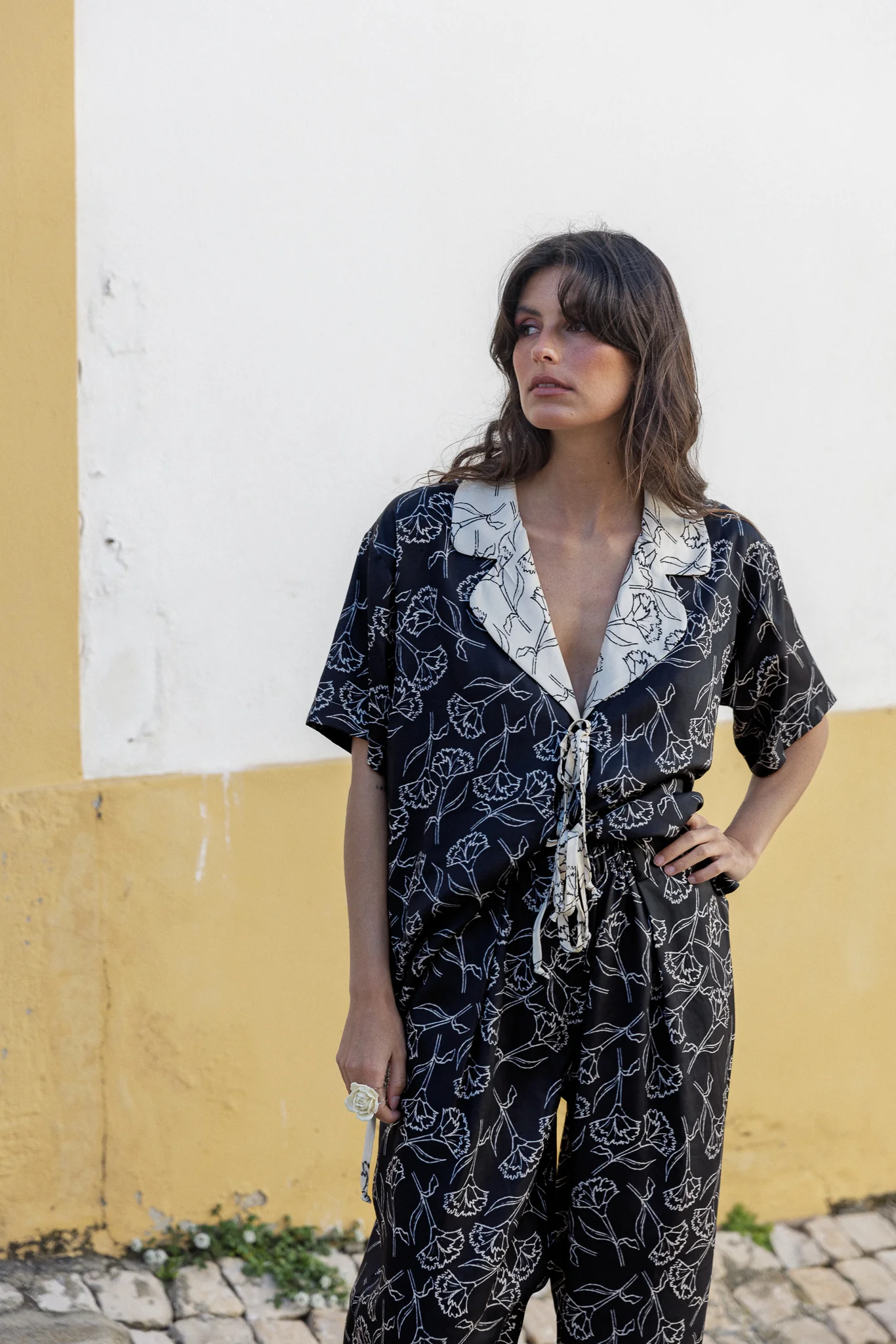 ANTÓNIA shirt - BLACK CARNATIONS - Image 5
